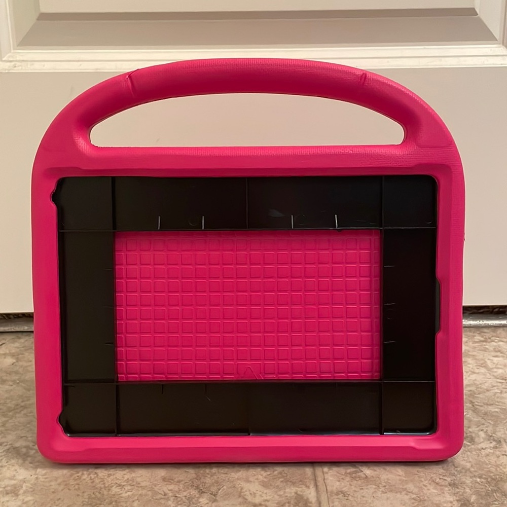 ✨NEW✨ Kid’s protective iPad case w/ screen protector